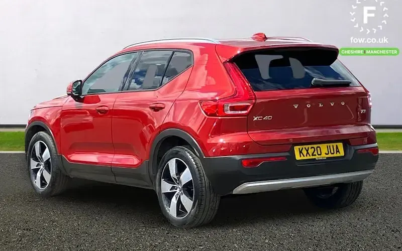 Used Volvo XC40 Momentum 163 HP (119 kW) 2020 Red SUV