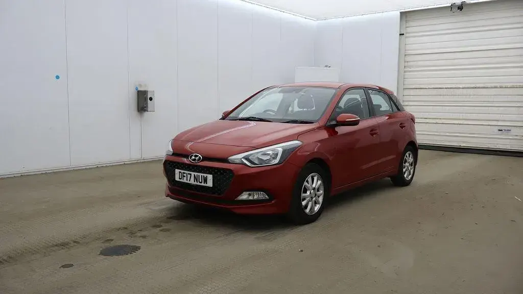 Used Hyundai i20 SE 84 HP (61 kW) 2017 Red Hatchback