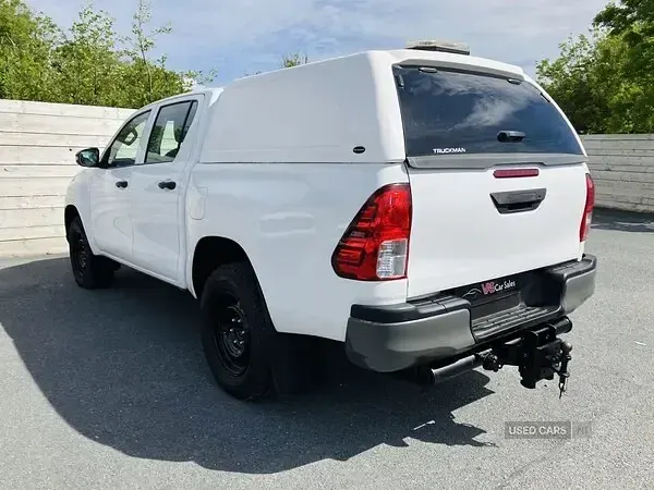 Used Toyota HiLux Active 150 HP (110 kW) 2017 White Pickup