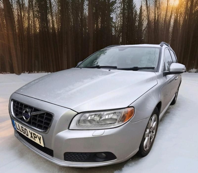Used Volvo V70 SE 109 HP (80 kW) 2010 Silver Estate