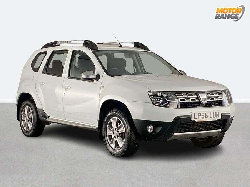 White Used 2016 Dacia Duster Lauréate SUV | £7,895 (Fair price) - Image 1/4
