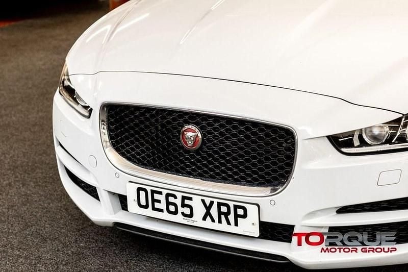 Used Jaguar XE Portfolio 240 HP (176 kW) 2016 White Sedan