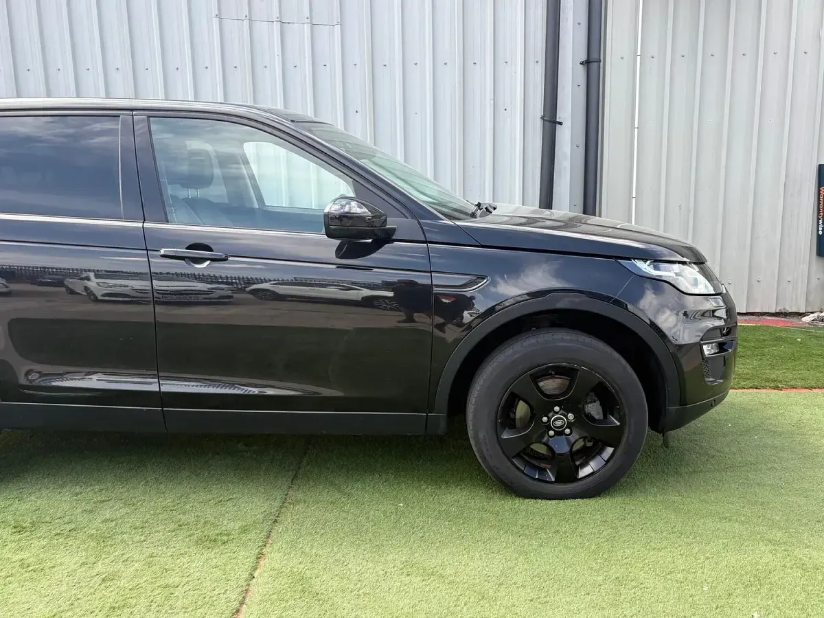 Used Land Rover Discovery Sport SE 180 HP (132 kW) 2015 Black SUV