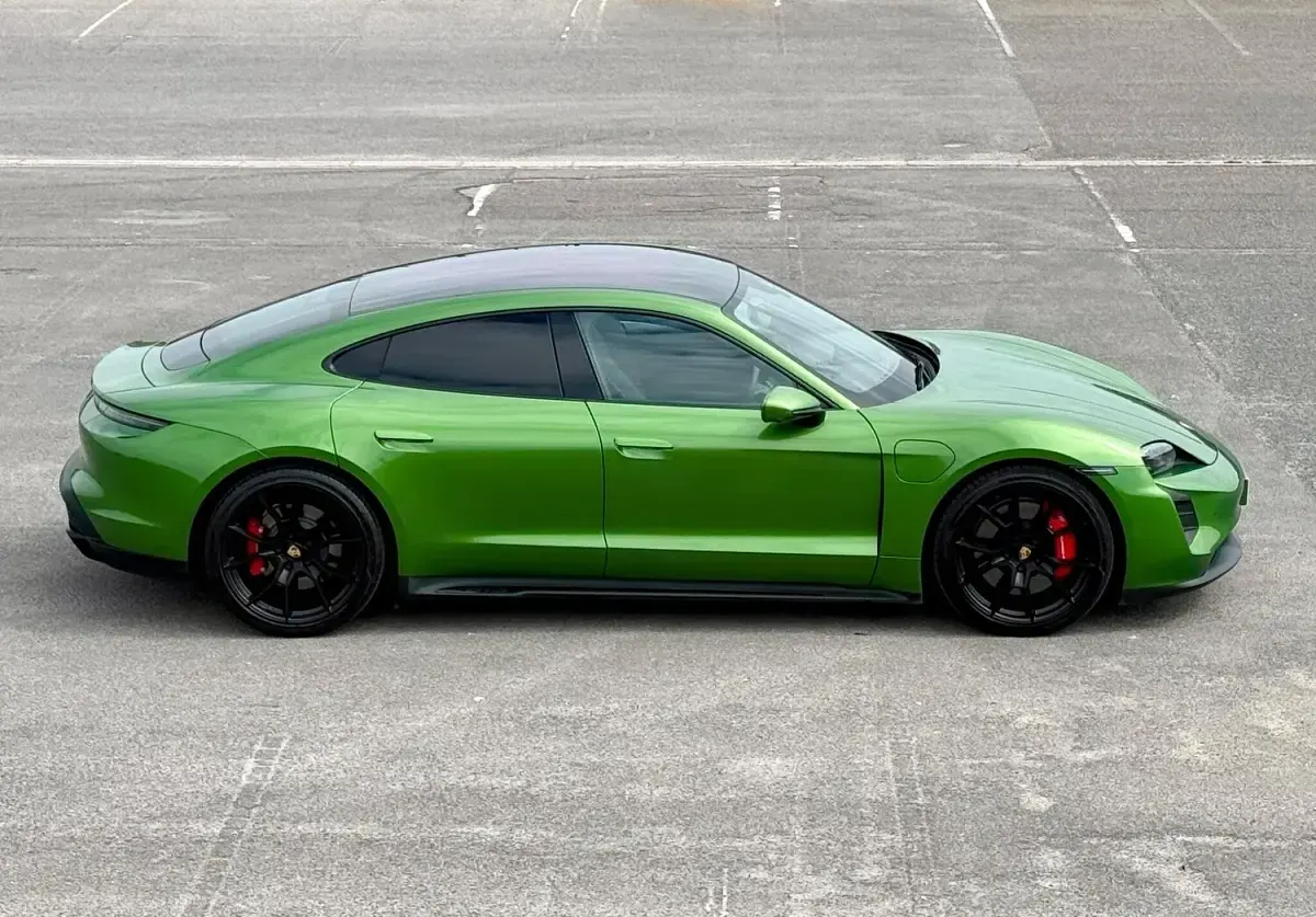 Used Porsche Taycan Performance Package 439 kW (598 HP) 2023 Green Sedan