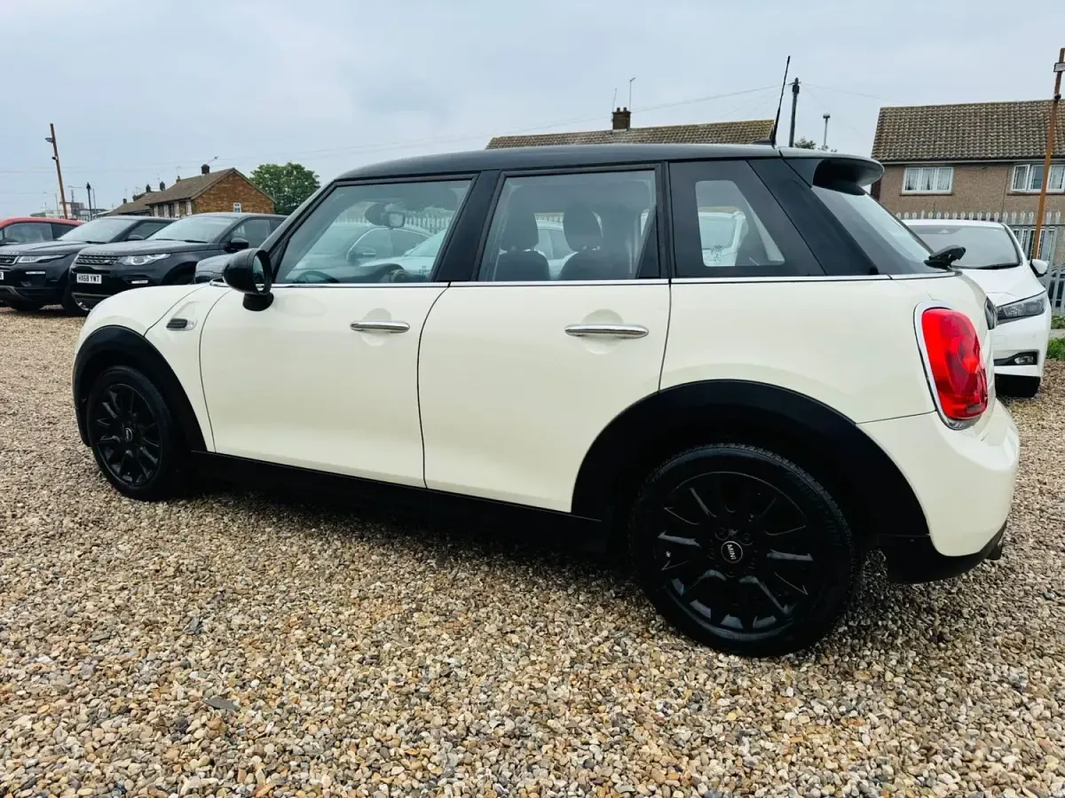 Usado Mini Cooper Hatch 2016 Blanco Utilitario