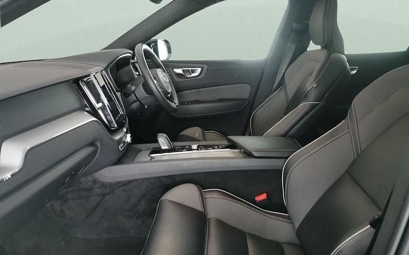 Used Volvo XC60 R-Design 340 HP (250 kW) 2021 Grey SUV