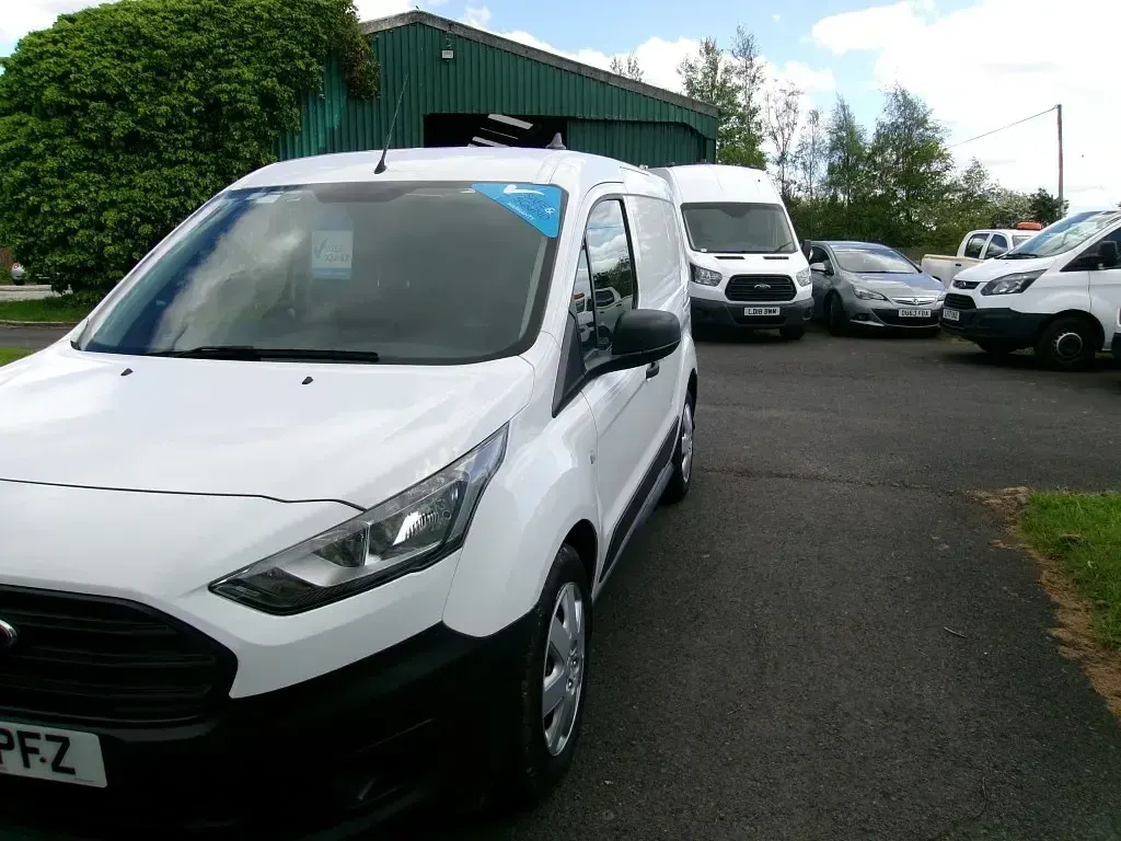Gebraucht Ford Transit Connect 75 PS (55 kW) 2021 Weiß Van / Kleinbus