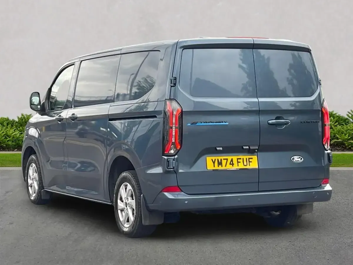 Usado Ford E-Transit Limited 100 kW (136 CV) 2024 Azul Van
