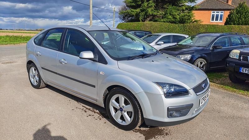 Used Ford Focus Zetec 115 HP (84 kW) 2005 Silver Hatchback