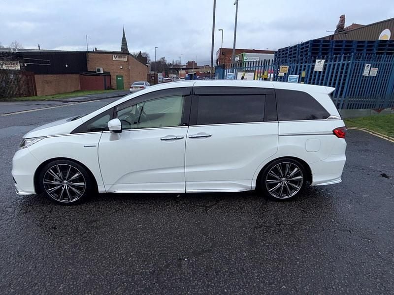 Used Honda Odyssey Hybrid 248 HP (182 kW) 2017 White MPV