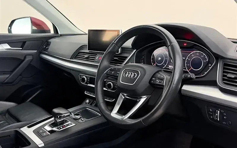 Used Audi Q5 Sport 190 HP (139 kW) 2019 Red SUV