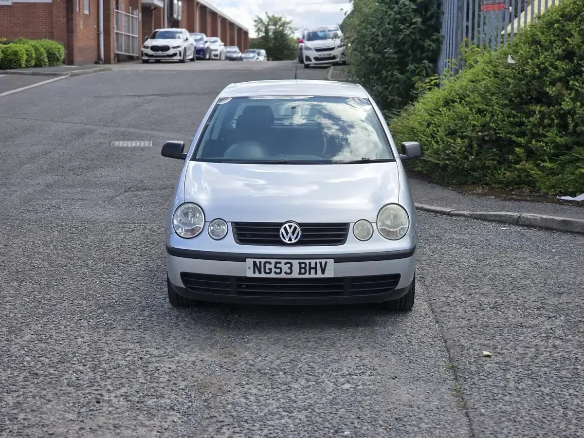 Used VW Polo 65 HP (47 kW) 2003 Silver Hatchback