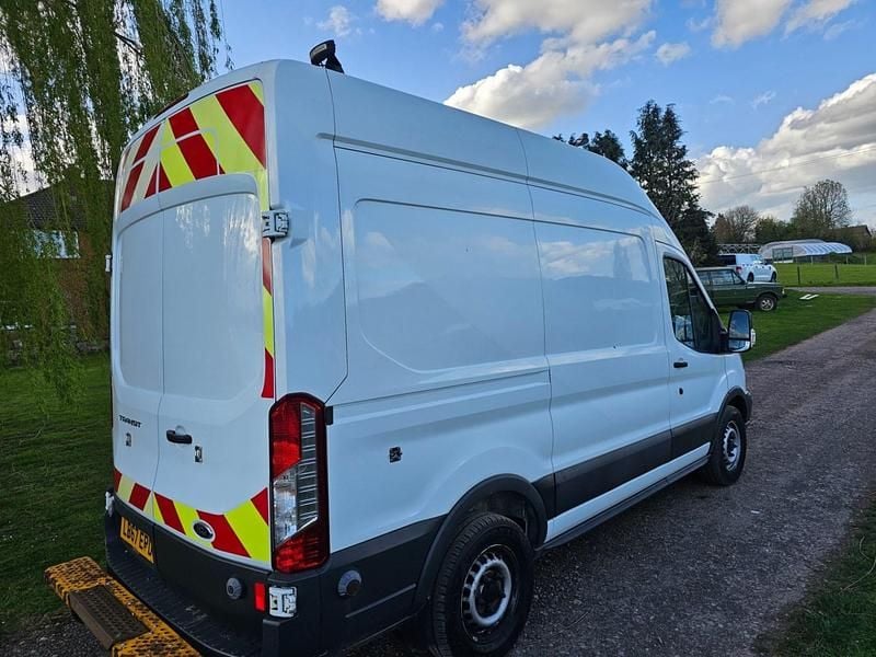 Usado Ford Transit 130 HP (95 kW) 2018 Branco Van