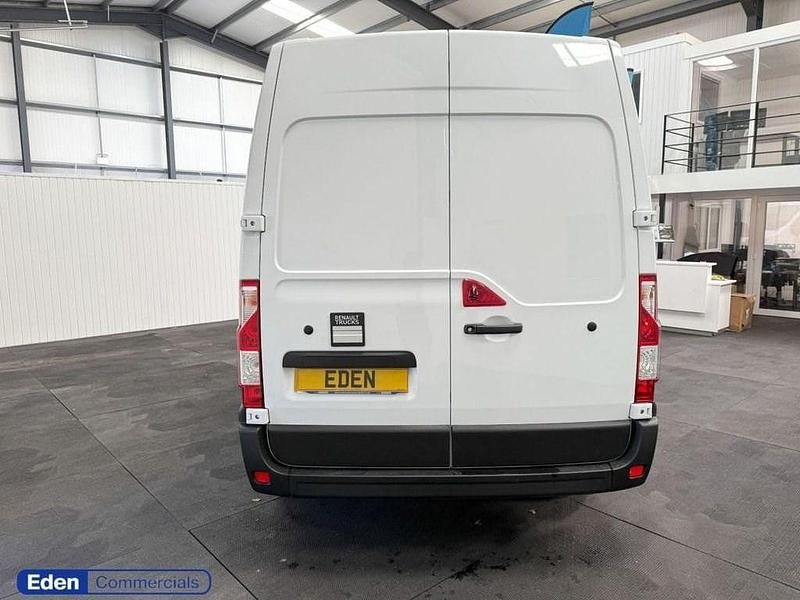 Used Renault Master 135 HP (99 kW) 2023 White MPV