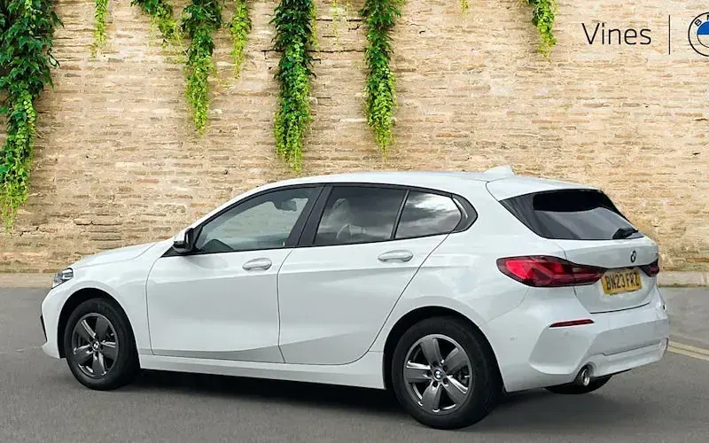 Used BMW 118 Sport Line 136 HP (100 kW) 2023 White Hatchback
