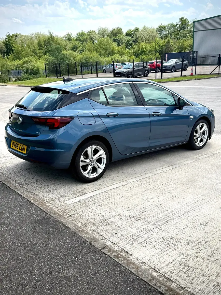 Used Vauxhall Astra SRi 2016 Blue Hatchback