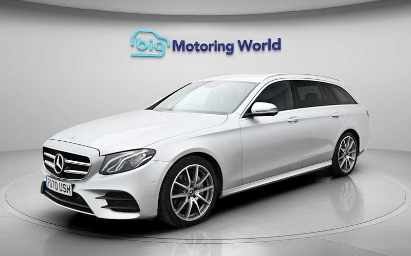 Usado Mercedes E200 AMG line 184 CV (135 kW) 2020 Plateado Familiar