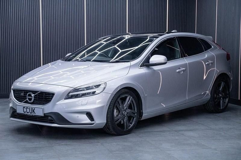 Used Volvo V40 R-Design 152 HP (111 kW) 2018 Silver Hatchback