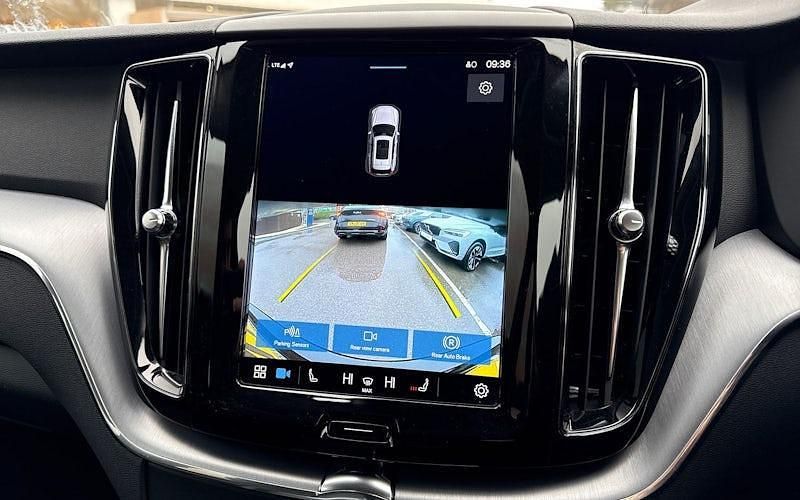 Used Volvo XC60 Momentum 250 HP (183 kW) 2021 SUV