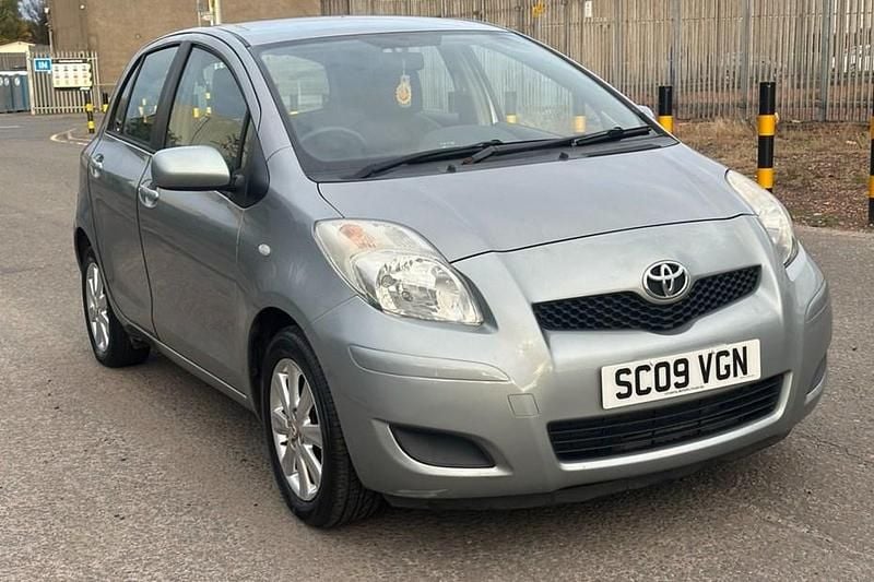 Silver Used 2009 Toyota Yaris Hatchback | £4,995 (Fair price) - Image 1/1