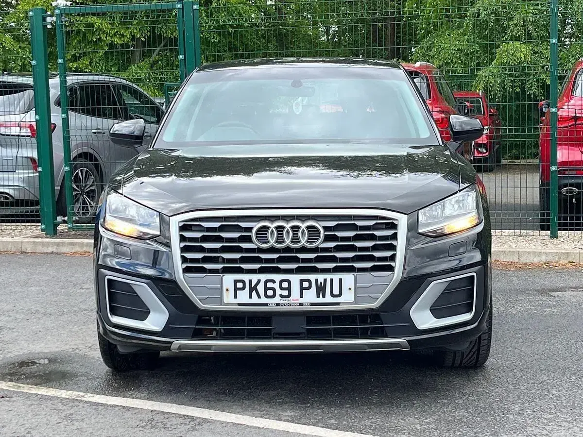 Usado Audi Q2 Sport 116 CV (85 kW) 2019 Negro SUV