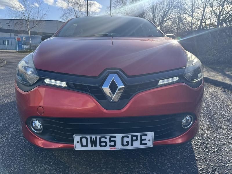 Used Renault Clio IV Play 75 HP (55 kW) 2016 Red Hatchback