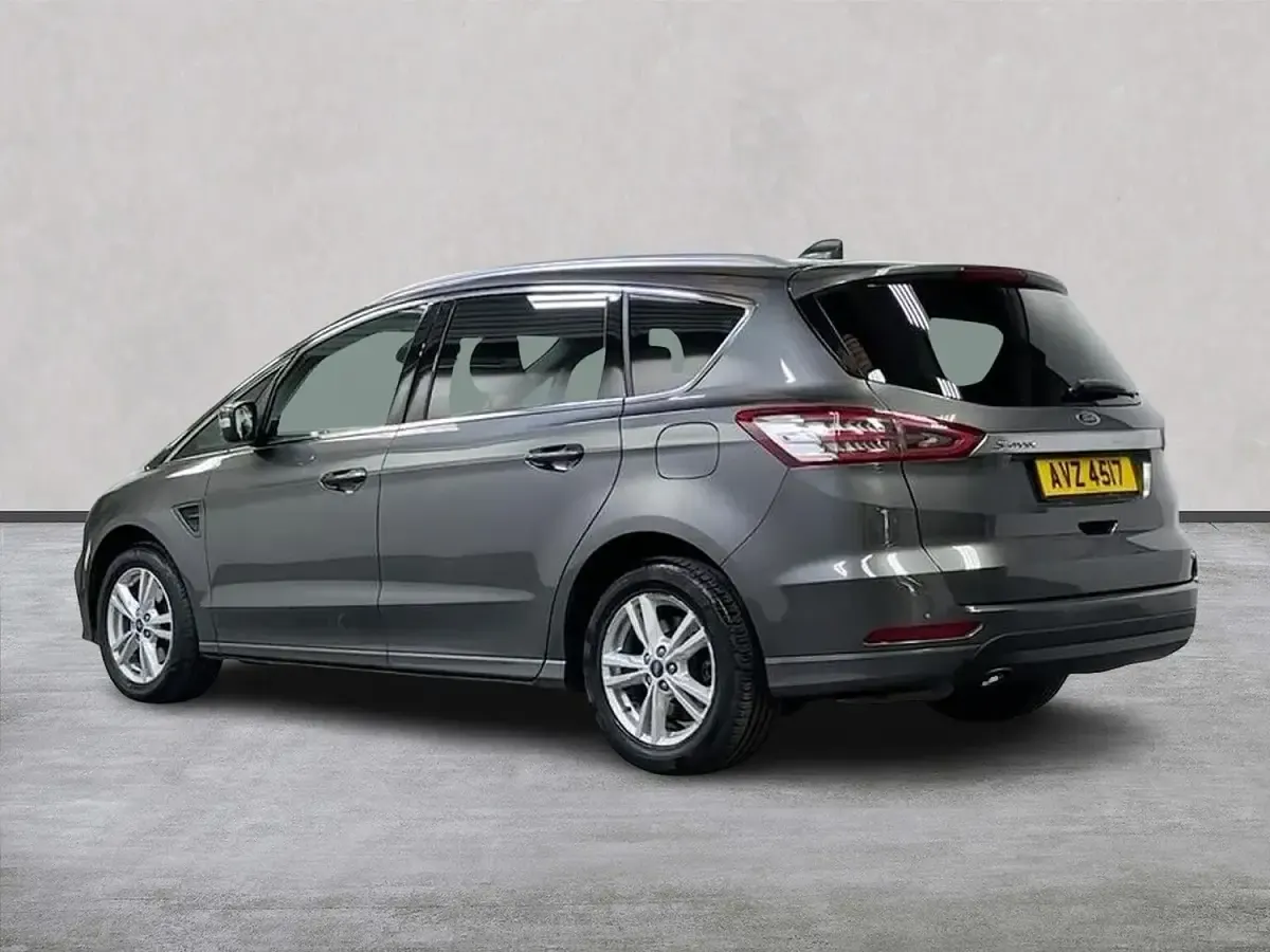 Used Ford S-MAX Titanium 190 HP (139 kW) 2023 Grey MPV