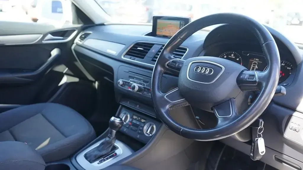 Begagnad Audi Q3 Basis 177 HK (130 kW) 2013 Vit SUV