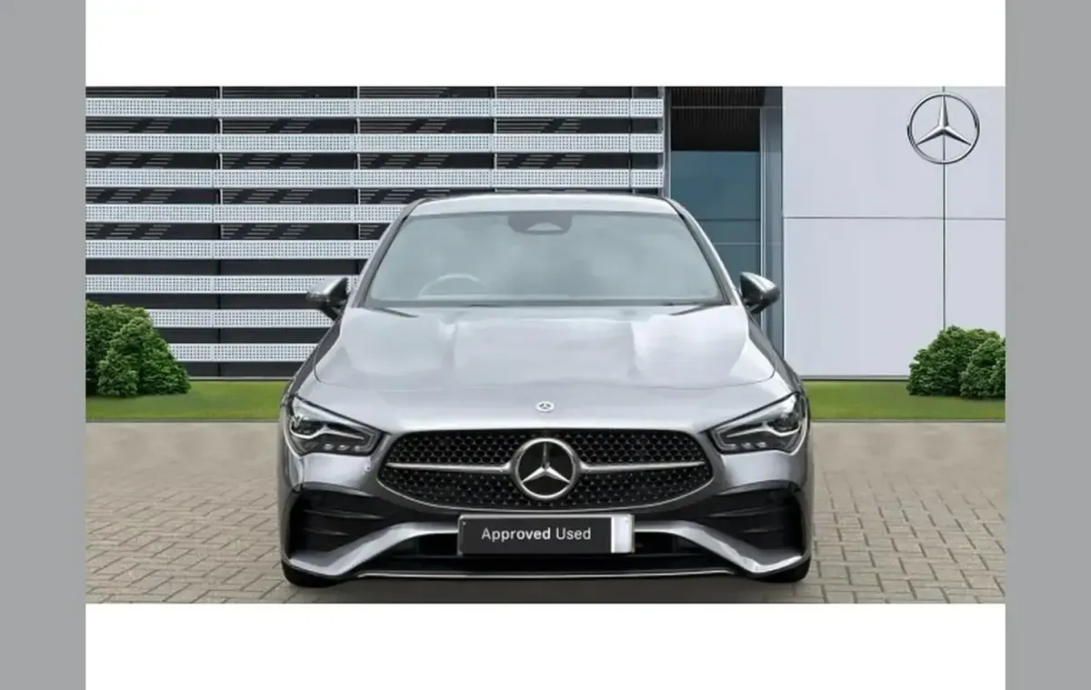 Usado Mercedes CLA200 Executive 161 HP (118 kW) 2024 Cinzento Coupé
