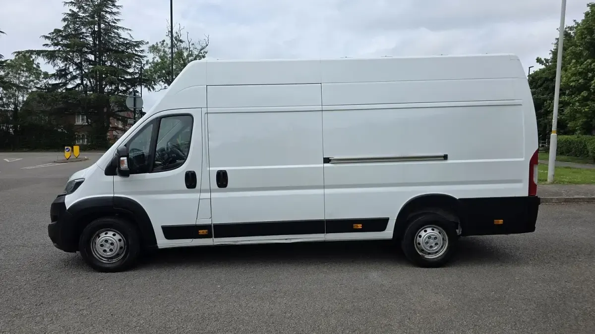 Used Peugeot Boxer 140 HP (102 kW) 2019 White Van