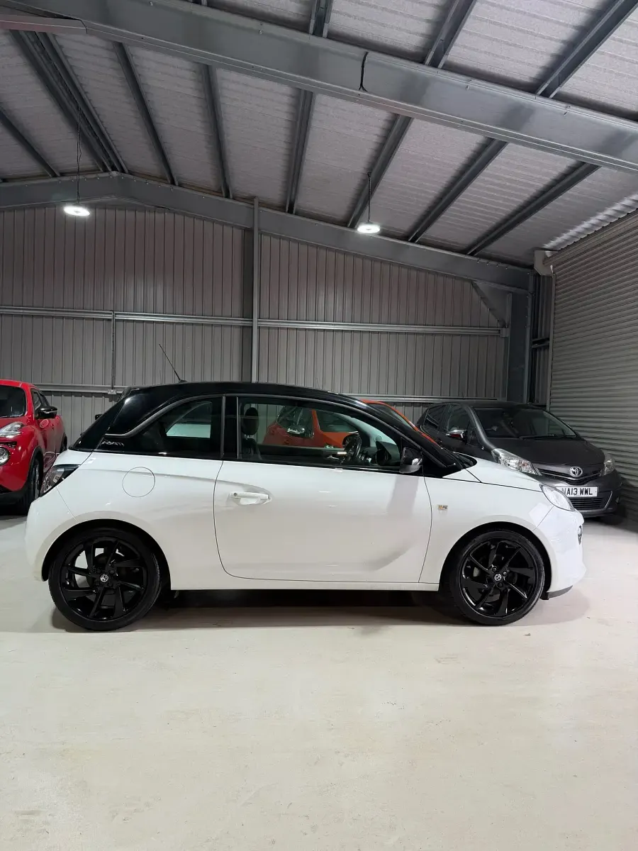Used Vauxhall Adam 70 HP (51 kW) 2017 White Hatchback