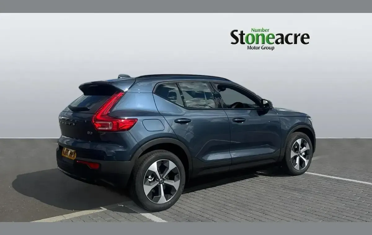 New Volvo XC40 Plus 161 HP (118 kW) 2026 Blue SUV