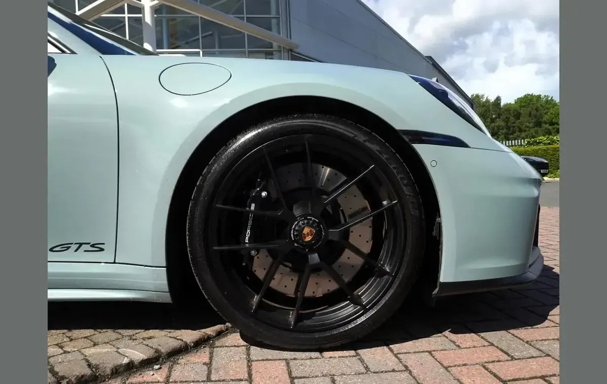 New Porsche 911 534 HP (392 kW) 2025 Green Coupe
