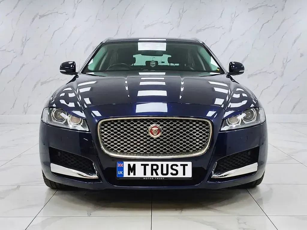 Used Jaguar XF Sportbrake Portfolio 180 HP (132 kW) 2018 Blue Estate