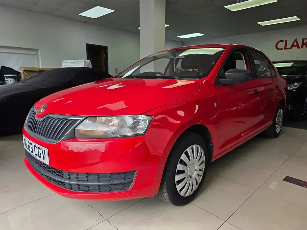 Used Skoda Rapid 2013 Red Hatchback