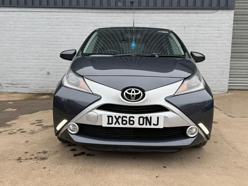 Used Toyota Aygo X-clusiv 69 HP (50 kW) 2016 Grey Hatchback