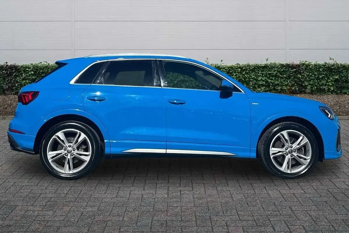 Używany Audi Q3 S-Line 2018 Niebieski SUV