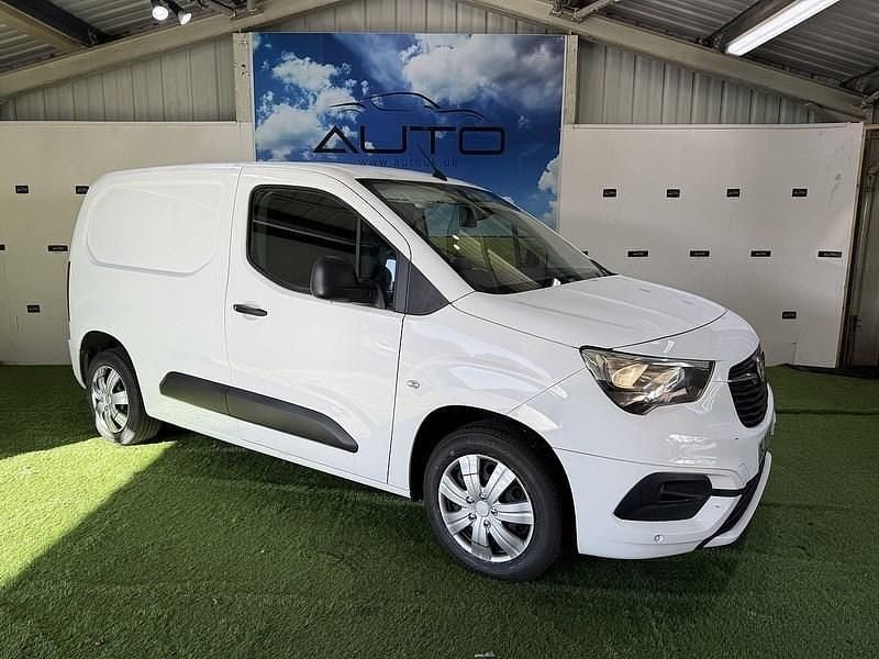 White Used 2020 Vauxhall Combo Sportive MPV | £7,790 (Fair price) - Image 1/4