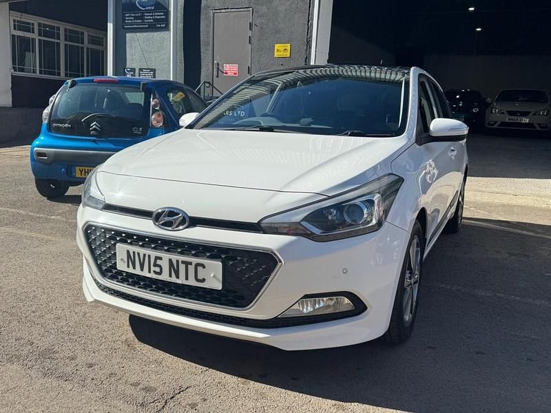 Used Hyundai i20 Premium SE 100 HP (73 kW) 2015 White Hatchback