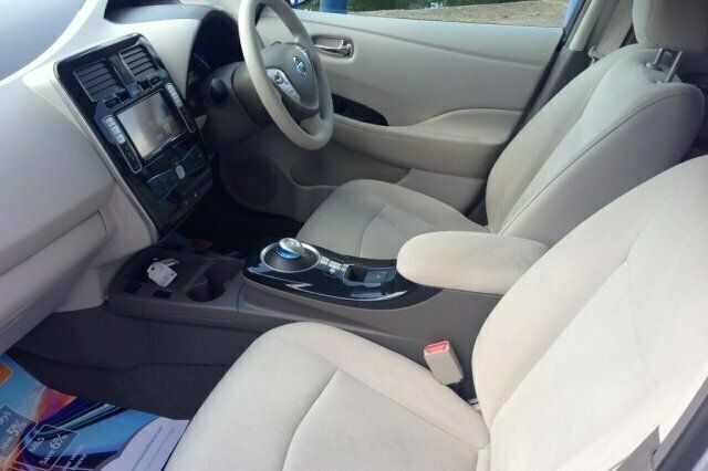 Begagnad Nissan Leaf 80 kW (109 HK) 2011 Halvkombi