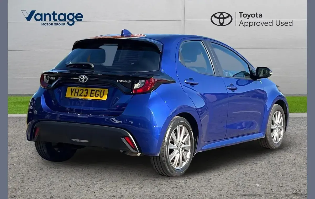 Used Toyota Yaris 113 HP (83 kW) 2023 Blue Hatchback