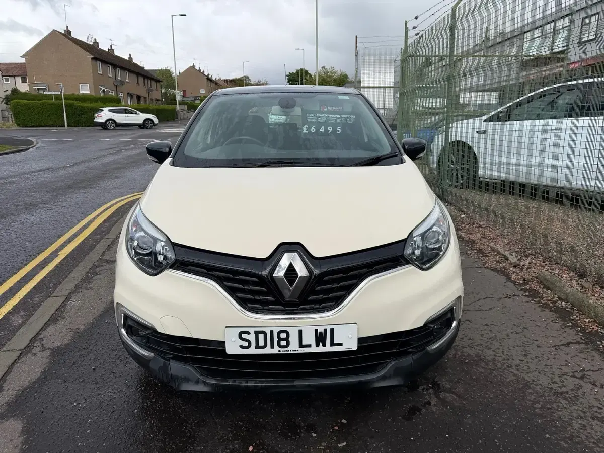 Used Renault Captur Dynamique 90 HP (66 kW) 2018 Cream SUV