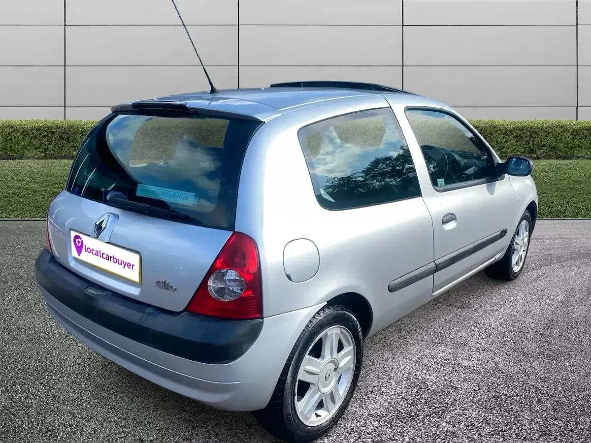 Used Renault Clio Dynamique 2005 Silver Hatchback