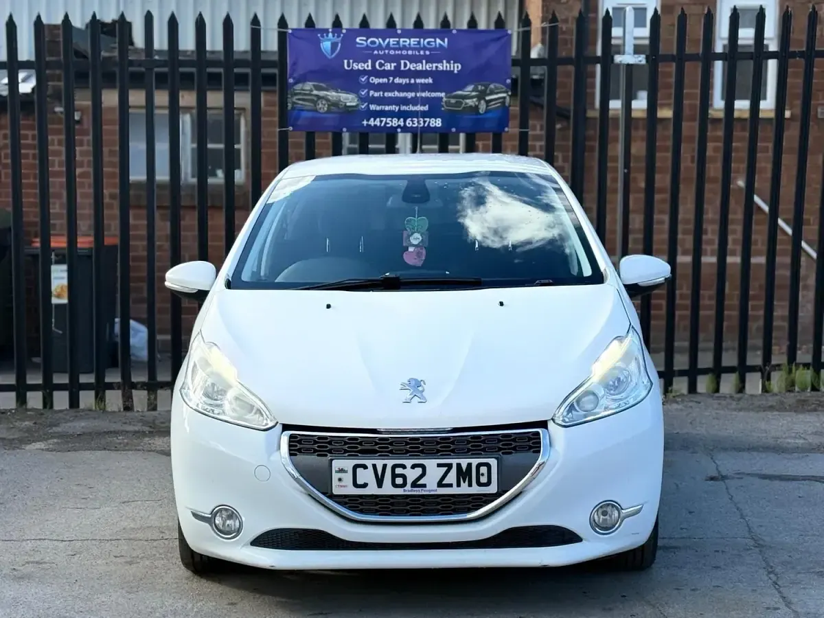 Used Peugeot 208 Allure 115 HP (84 kW) 2012 White Hatchback