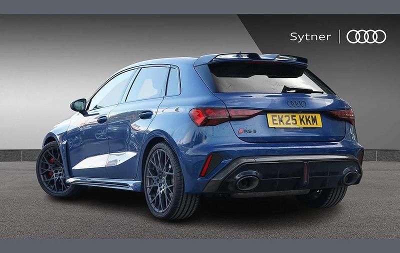 Usado Audi RS3 Comfort 400 CV (294 kW) 2025 Azul Berlina