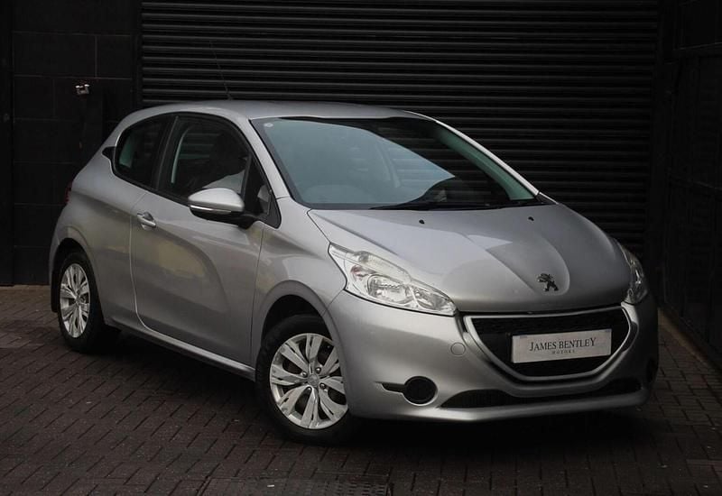 Silver Used 2013 Peugeot 208 Access Hatchback | £1,990 (Fair price) - Image 1/4