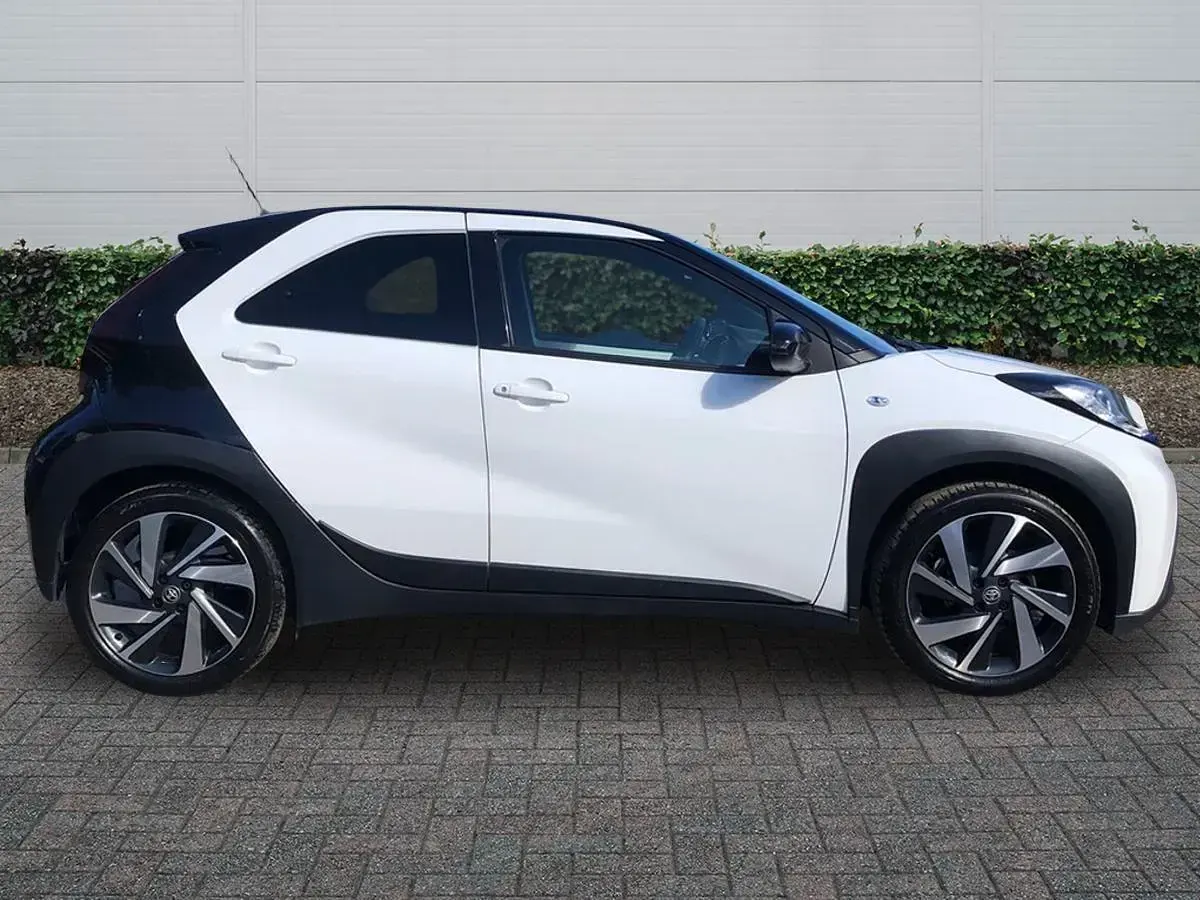 Used Toyota Aygo X 72 HP (52 kW) 2023 White SUV