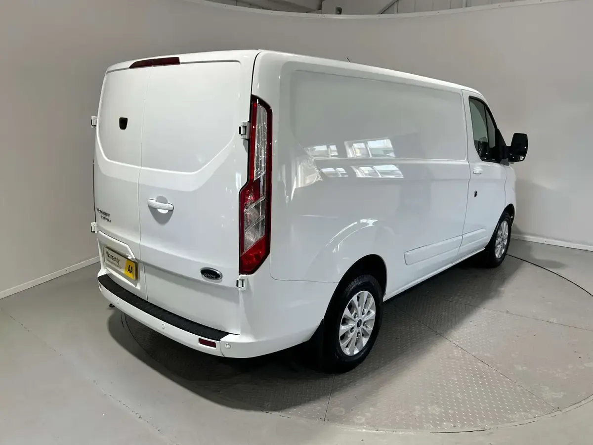 Used Ford Transit Custom Limited 130 HP (95 kW) 2023 White Van