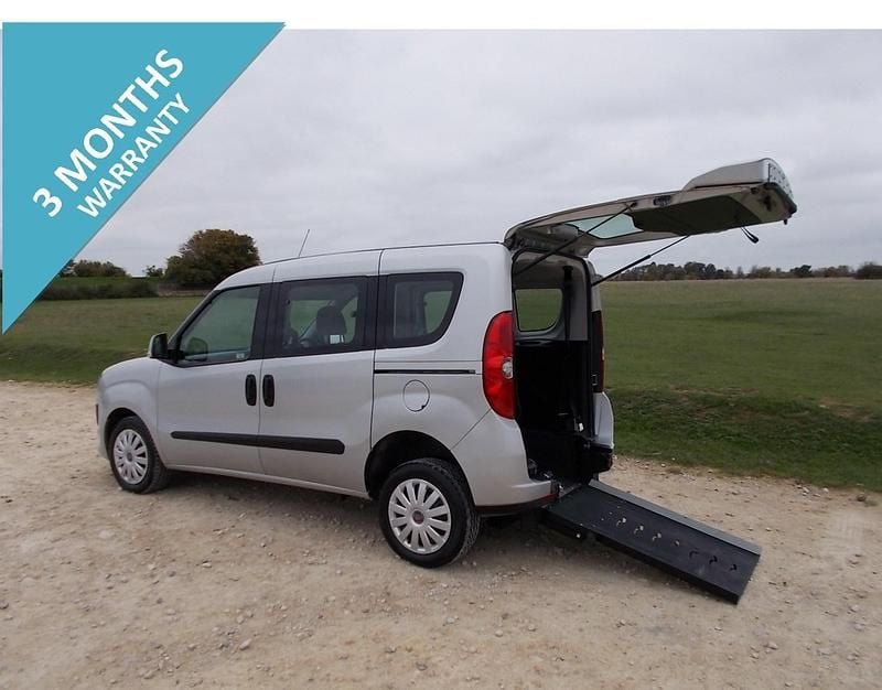 Used Fiat Doblò 90 HP (66 kW) 2012 Silver MPV