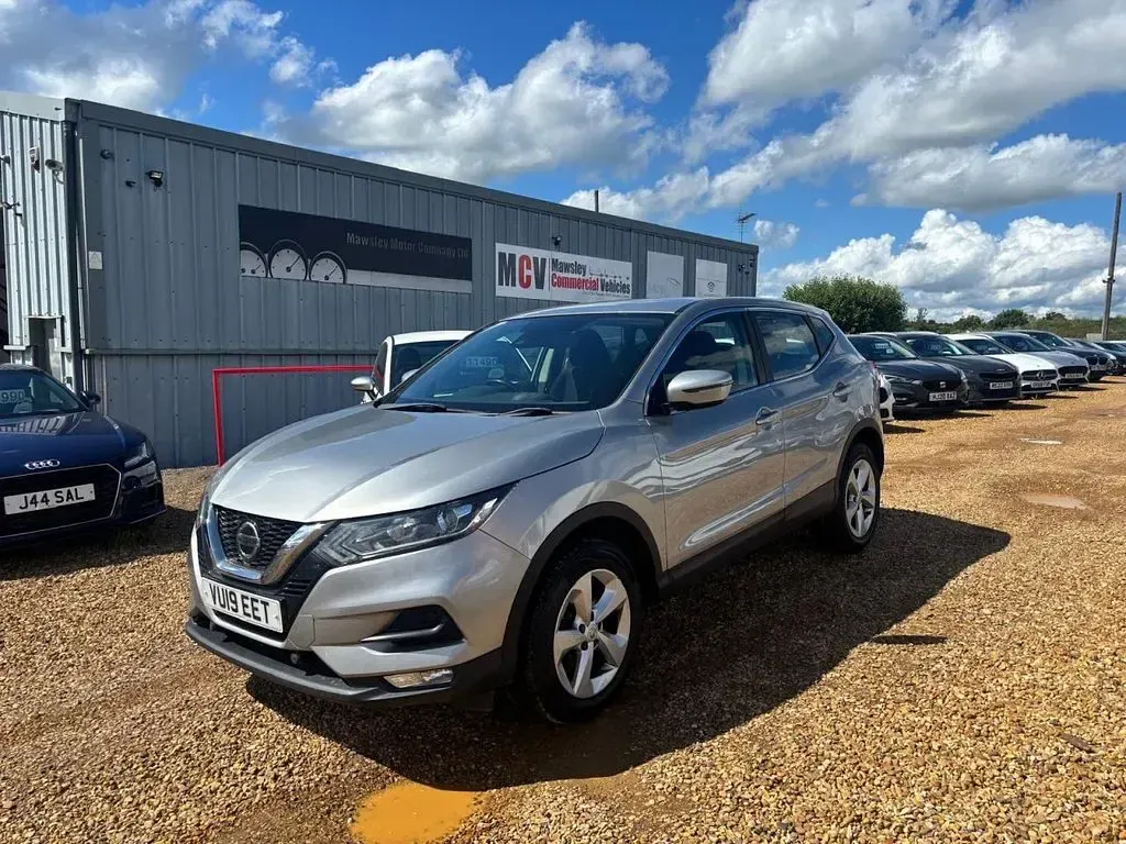 Used Nissan Qashqai Acenta Premium 140 HP (102 kW) 2019 Silver SUV